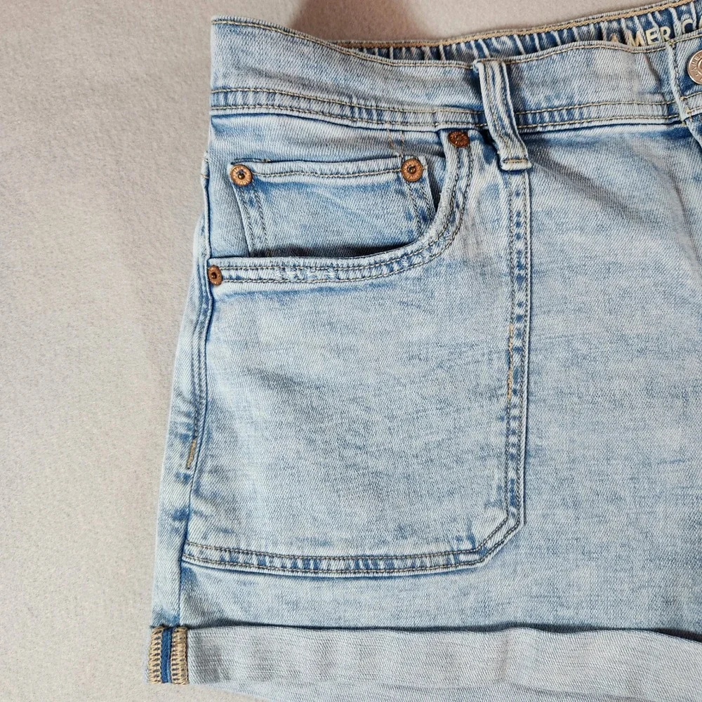 Women's Y2K American Eagle Shortie Light Wash Cuffed Hem Jean Shorts Size 14